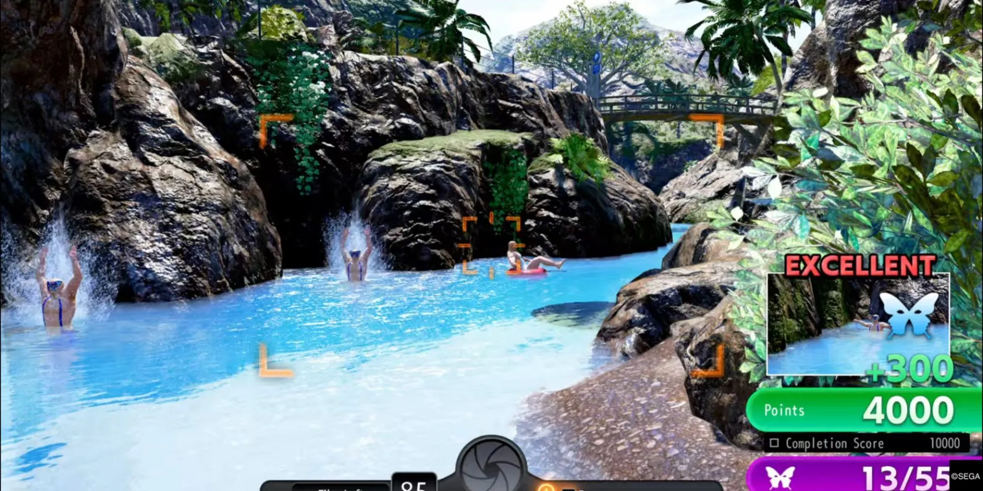 Majima, Noah, Goro và Kuroki trên một chiếc bè tại Crystal Papillon Island trong minigame Sicko Snap.