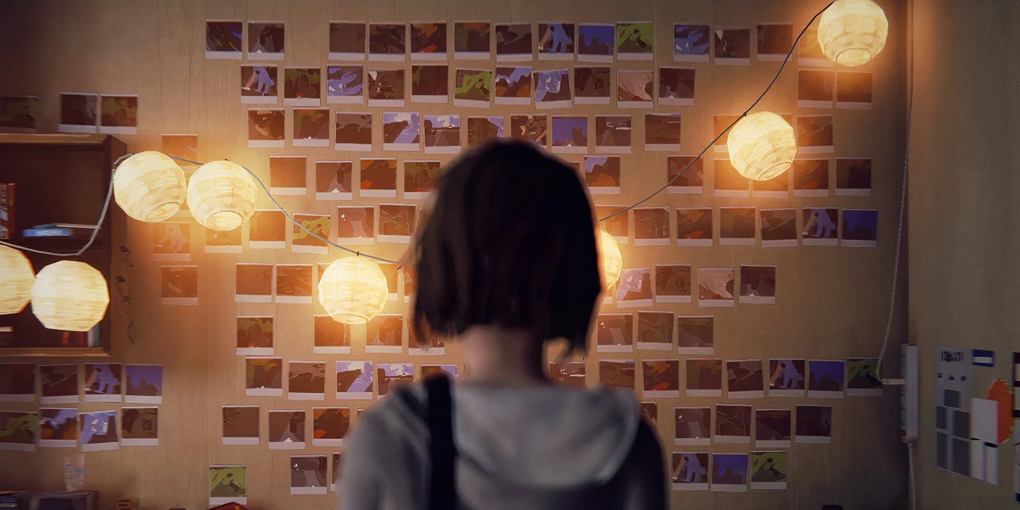 Max Caulfield, nhân vật chính Life is Strange, trong căn phòng trang trí bằng ảnh polaroid