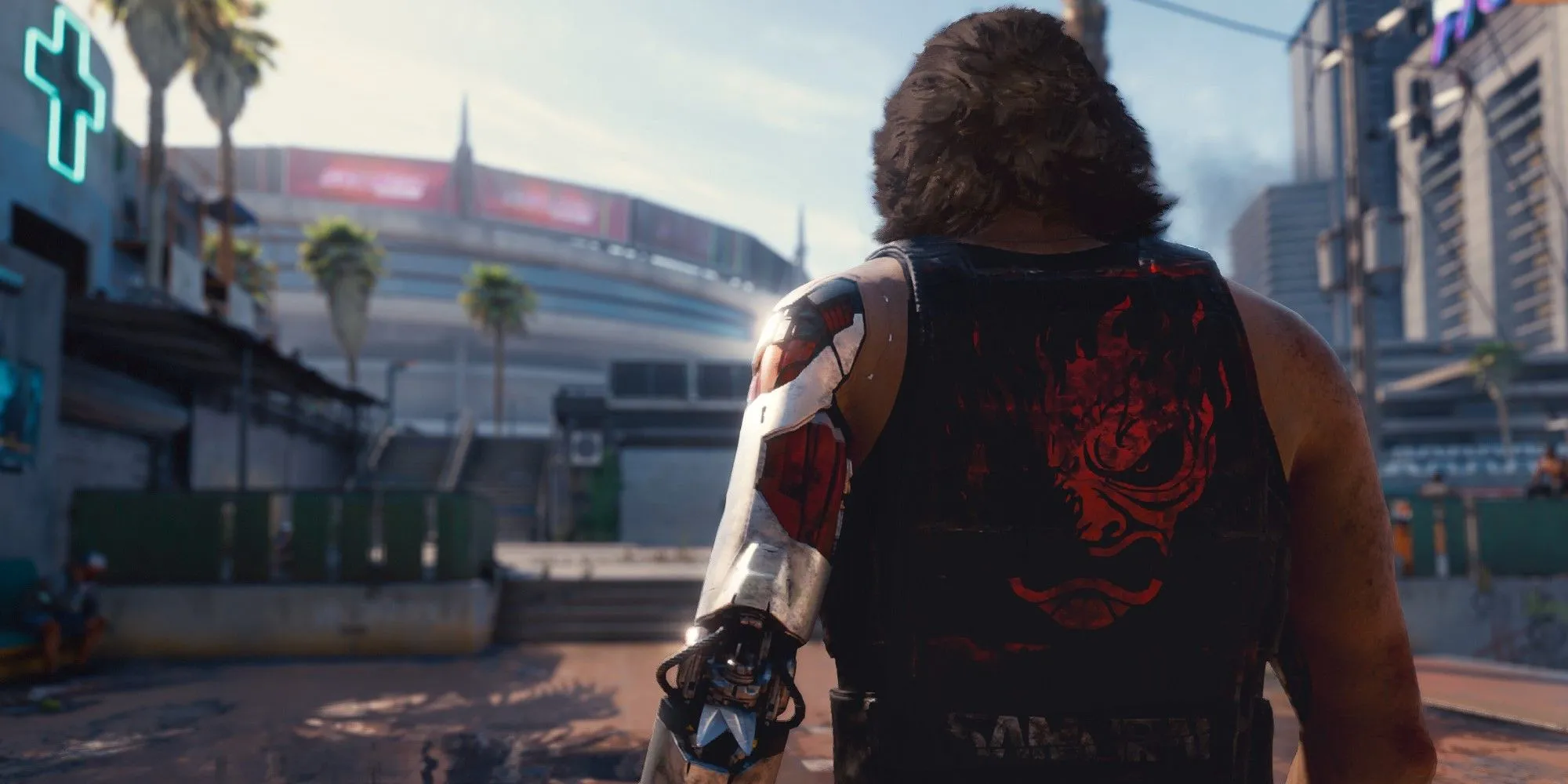 Nhân vật Johnny Silverhand bước đi trên đường phố trong Cyberpunk 2077