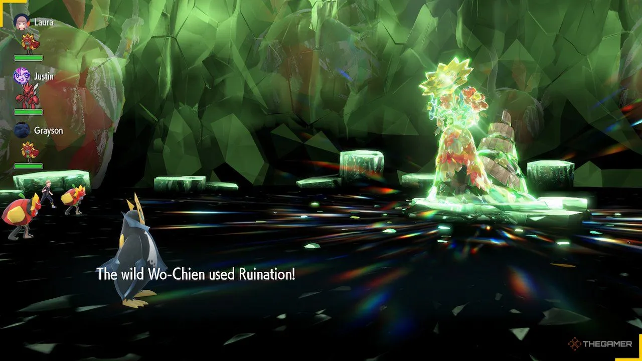 Shiny Wo-Chien tung chiêu Ruination lên Empoleon trong một trận Tera Raid ở Pokemon Scarlet và Violet.